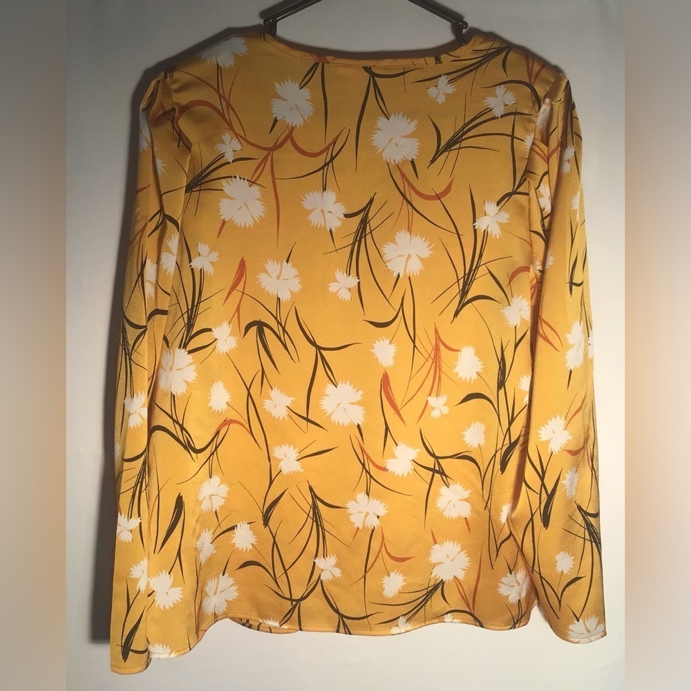 LIZ Claiborne blouse dandelion print top yellow black white loose fit Size Med - Picture 8 of 9